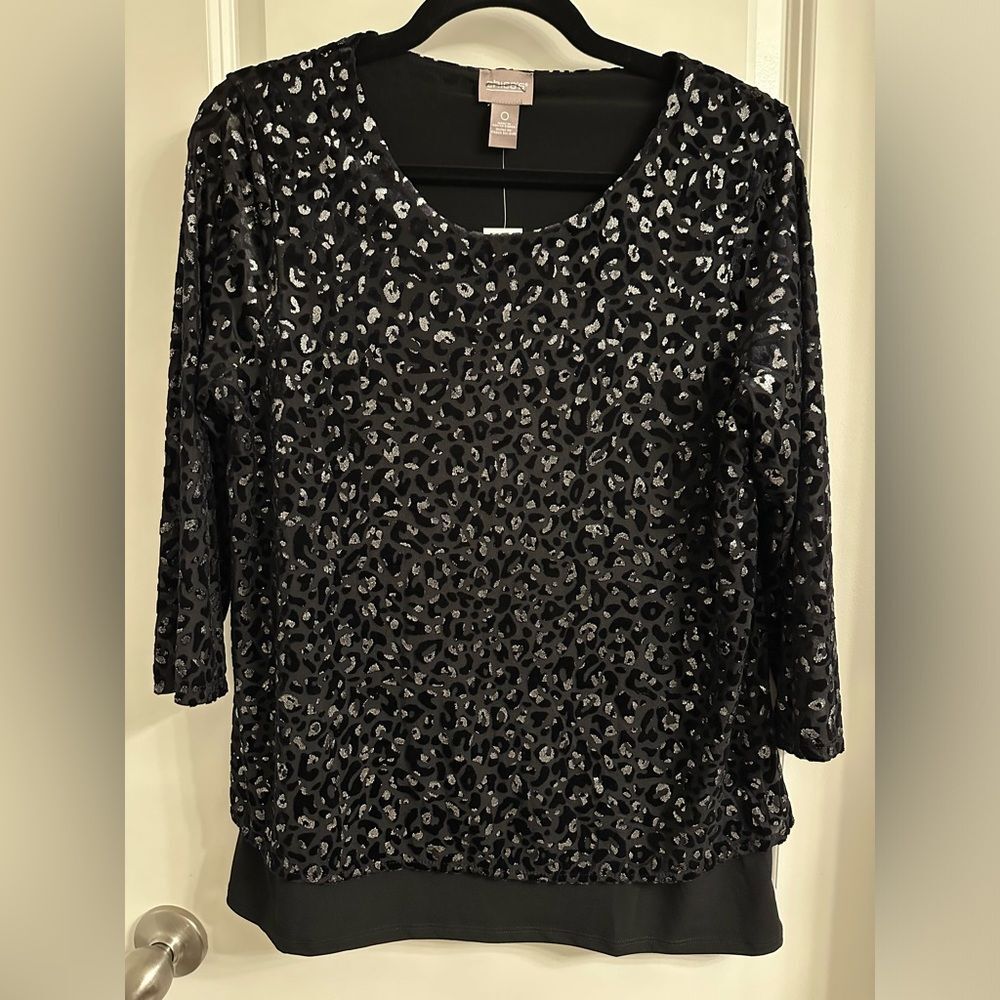 Chico’s Cheetah Burnout Double Layer Top SZ 0 Scoop Neck 3/4 Sleeve Black